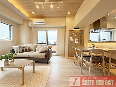 ■14階建て7階部分の南向き3方角住戸で陽当り&眺望良好■専有面積:70.66平米の2LDK