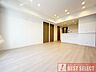 リビング/ダイニング：■14階建て11階部分の南向き住戸で陽当り良好