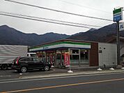 コンビニ「ファミリーマート千曲上山田店まで800m」