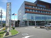 役所「中野市役所まで810m」