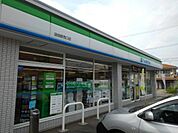 コンビニ「ファミリーマート須坂駅西口店まで391m」