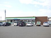 コンビニ「ファミリーマート長野風間店まで781m」