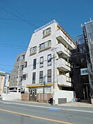 鉄骨造りの５階建て、１９８８年８月築。