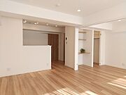 木目を基調とした暖かみのあるお部屋です。どんな家具とも合わせられます。 