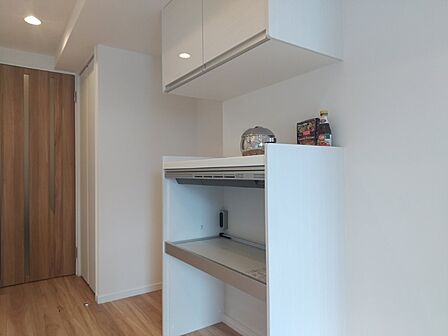 便利なカップボード付き!キッチンをすっきりお使いいただけます。