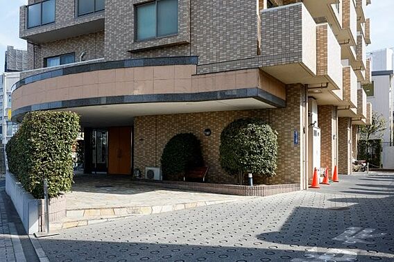 落ち着いた色合...