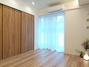 広々約11.1帖のリビングルームはインテリアの配置を考えるのも楽しくなります。 
