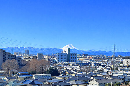 天気の良い日には窓から富士山が遠望できます!