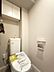 トイレ：清潔で快適な温水洗浄機能付トイレです。シンプルで使い勝手がよく、お掃除も楽チンです。 