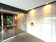 風除室　三菱地所コミュニティ（株）管理　管理員週5日勤務