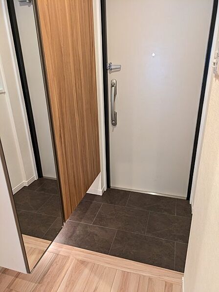 落ち着いた雰囲気の玄関は大切なお客様を迎えるのに最適です。
