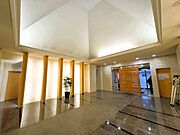 エントランスホール　【主な修繕履歴】令和5年12月トランクルーム増設工事/令和8年2月共用部LED化照明工事