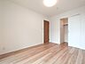 室内：白を基調とした明るいお部屋です。どんな家具とも合わせられます。 