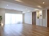 リビング/ダイニング：広々約23.0帖のリビングルームはインテリアの配置を考えるのも楽しくなります。
