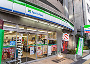 ファミリーマート 板橋駅桜通り店　徒歩2分