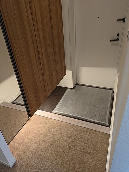 落ち着いた雰囲気の玄関は大切なお客様を迎えるのに最適です。