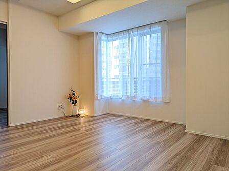 白を基調とした明るいお部屋です。どんな家具とも合わせられます。