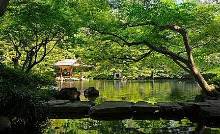 八芳園