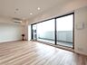 リビング/ダイニング：白を基調とした明るいお部屋です。どんな家具とも合わせられます。 