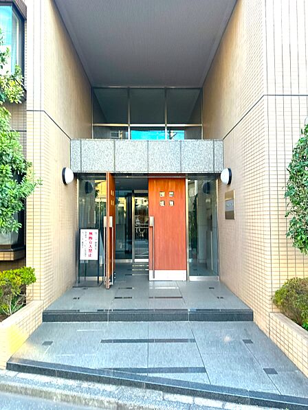 エントランスアプローチ 外壁タイル貼