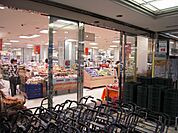 阪急オアシス池田店 588m