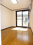 異なる号室の室内写真です