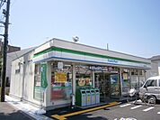 ファミリーマート箕面市役所前店 647m