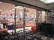 阪急オアシス池田店 555m