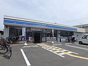 ローソン　川西南花屋敷2丁目店 608m