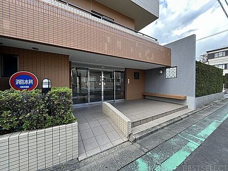 オートロック完備でセキュリティ面も安心の住まい