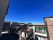 穏やかな街並みを見渡す落ち着いた眺望。