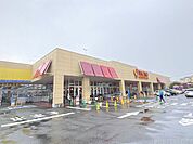 ヤオコー川口朝日店 240m