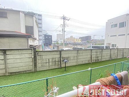 2部屋から出入り可能な続きバルコニー。風通しの良い空間が保てます。