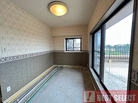 バルコニー付きで朝の日差しが心地よい、快適なお部屋です