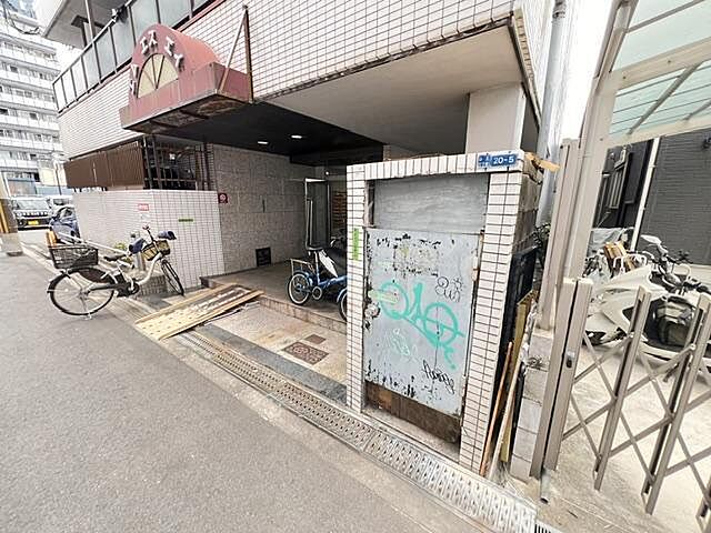 6 / 16