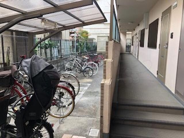 11 / 18