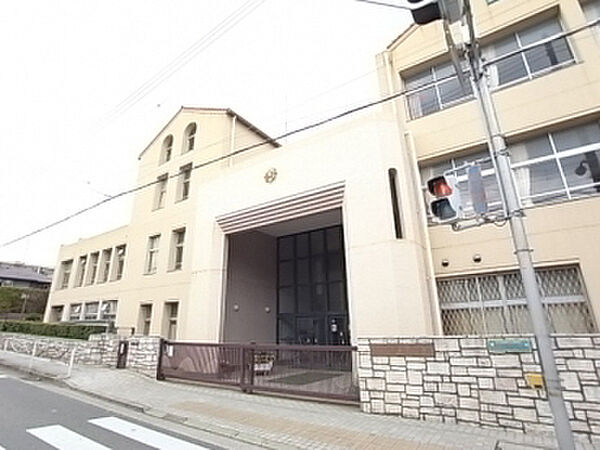 画像22:西須磨小学校（737m）