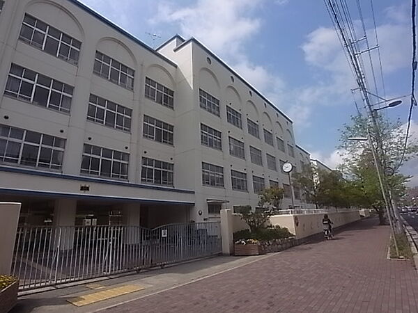 画像21:神戸市立本山中学校（217m）