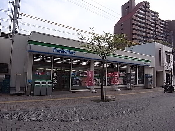 周辺：ファミリーマート 阪急御影駅前店（669m）