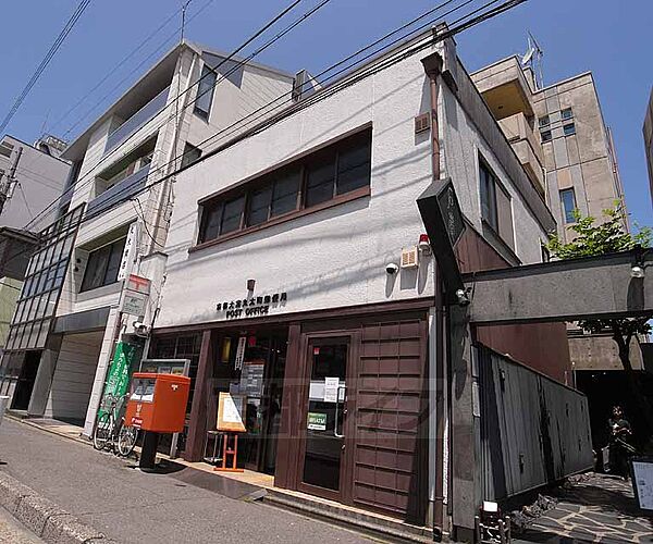 画像14:京都大宮丸太町郵便局まで62m 丸太町通り沿いで分かりやすい郵便局