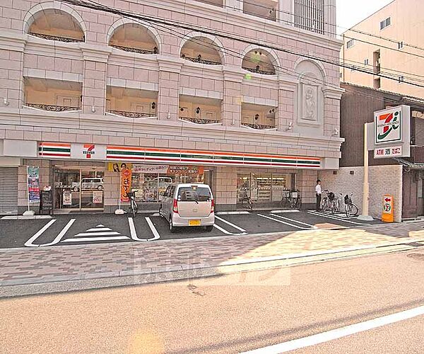 画像23:セブンイレブン千本今出川店まで449m 今出川通り沿いにあります。駐車場もあるので便利ですよ。