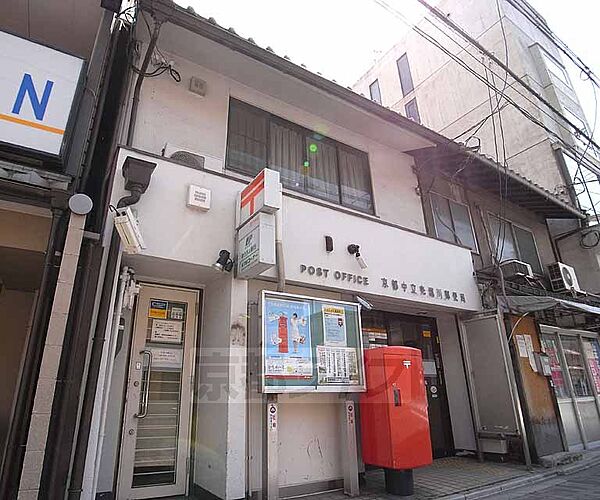 画像18:京都中立売堀川郵便局まで409m 近隣にコンビニ、ユニクロあります