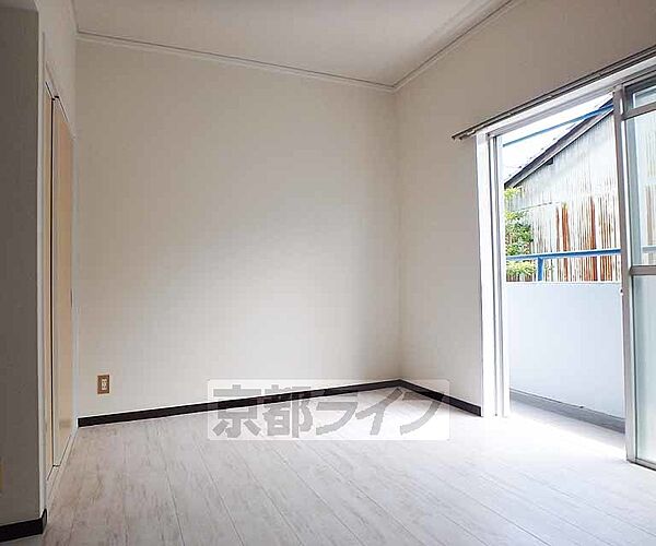画像19:白を基調としたきれいなお部屋です。