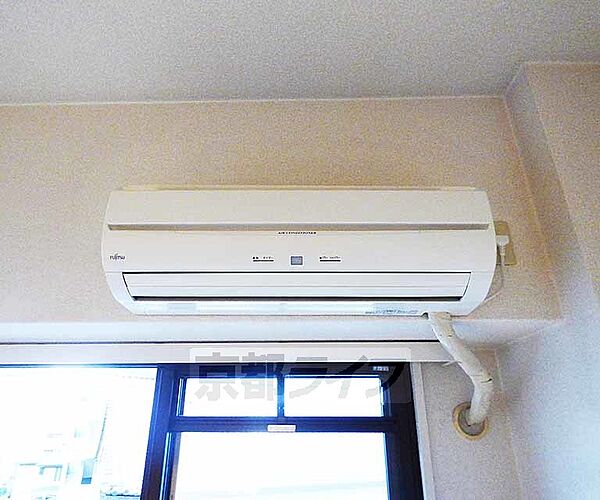 画像29:居室にはエアコンが付いています。