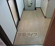 キッチンスペース兼玄関スペースです