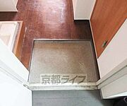 簡素な玄関です
