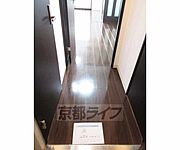 玄関から続く廊下。