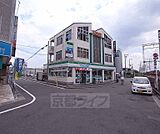 ファミリーマート富野荘駅前店まで220m