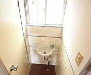 トイレ横にも簡易洗面所あり