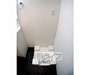 室内に洗濯機置けます。
